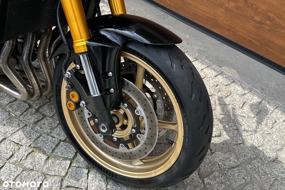 Yamaha FZ8 - 4