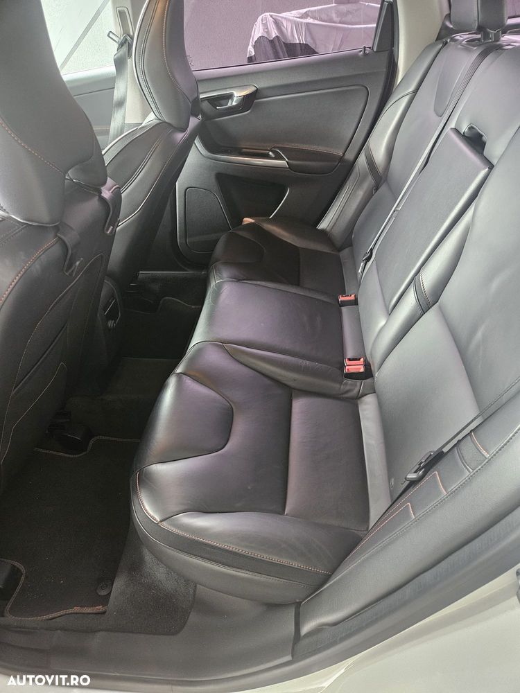 Volvo XC 60 D4 AWD Ocean Race - 11