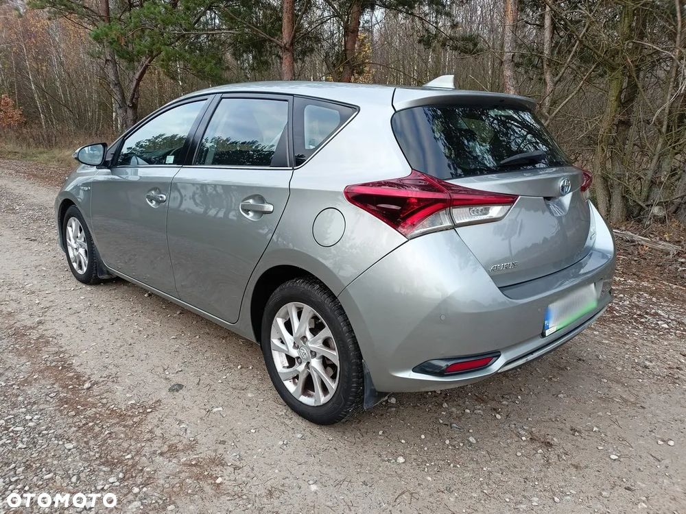 Toyota Auris Hybrid 135 Prestige - 4