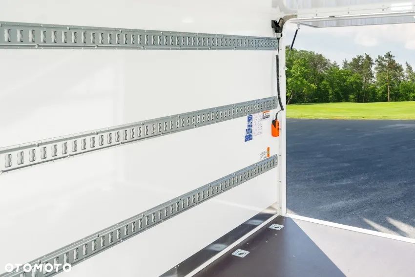 Mercedes-Benz Sprinter - 13