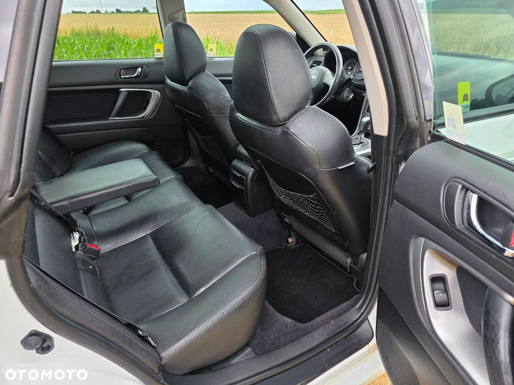Subaru Legacy - 16