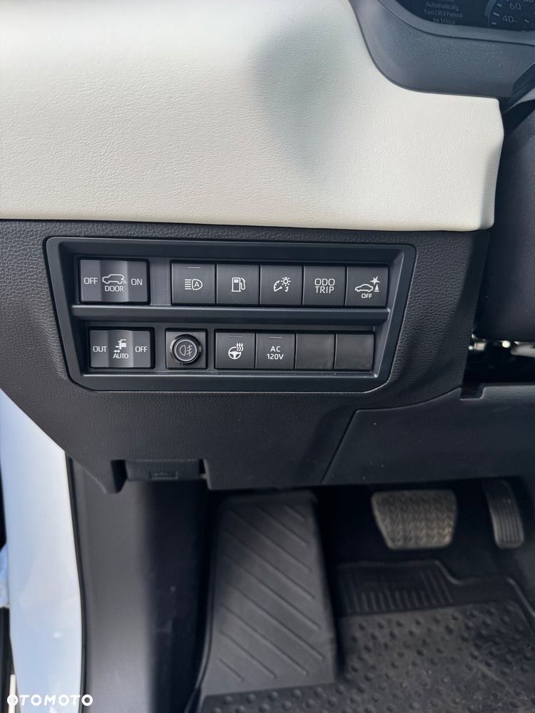 Toyota Sequoia - 17