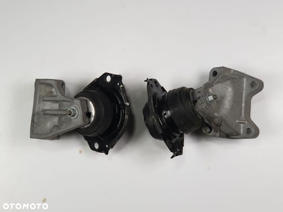 JEEP GRAND CHEROKEE WK2 3.0 CRD 3.6i 16-21r Poduszka Łapa Silnika - 1