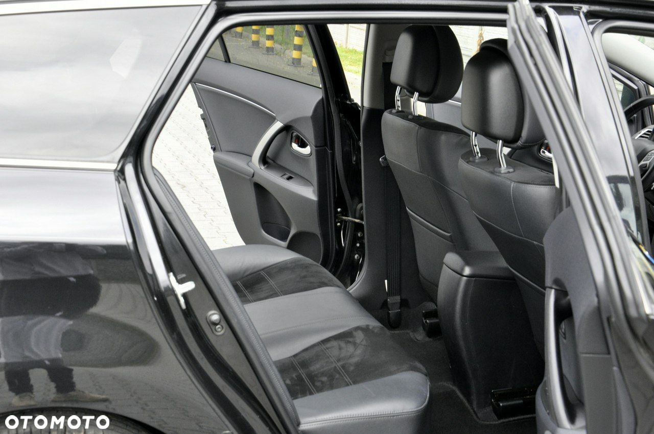 Toyota Avensis 1.8 Sol - 17