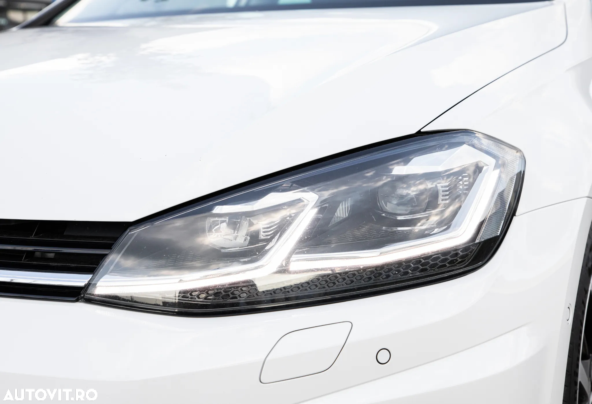 Volkswagen Golf 2.0 TDI Highline - 32