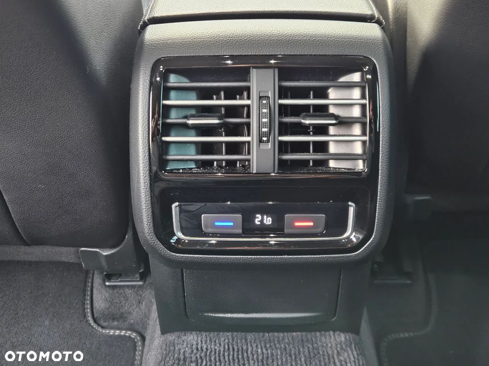 Volkswagen Passat Variant 2.0 TDI SCR 4Motion DSG Highline - 20