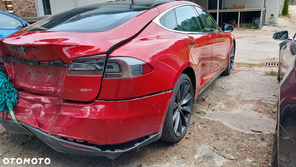Tesla Model S Performance - 11
