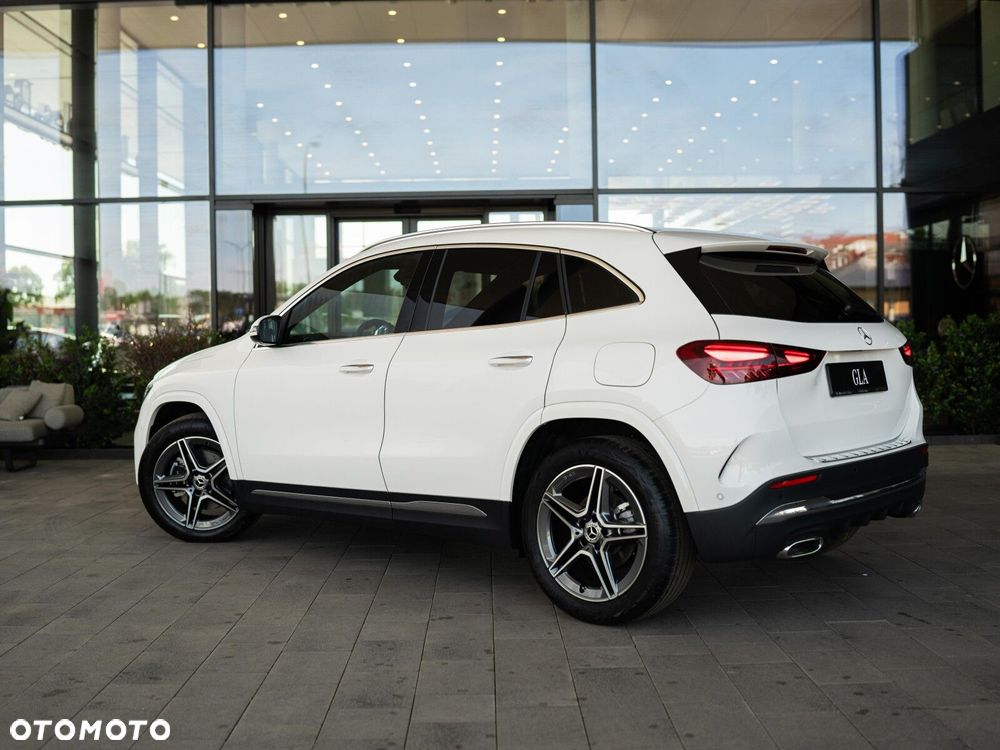 Mercedes-Benz GLA - 7