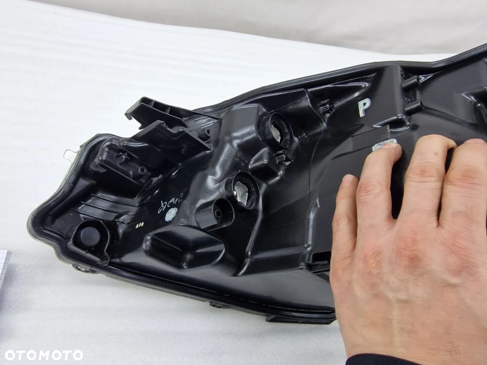 TOYOTA YARIS III 3 LIFT 14- PRAWA ZWYKŁA LAMPA PRZEDNIA PRZÓD , NR KOITO 0D-158 , NR AUKCJI LL401 - 14