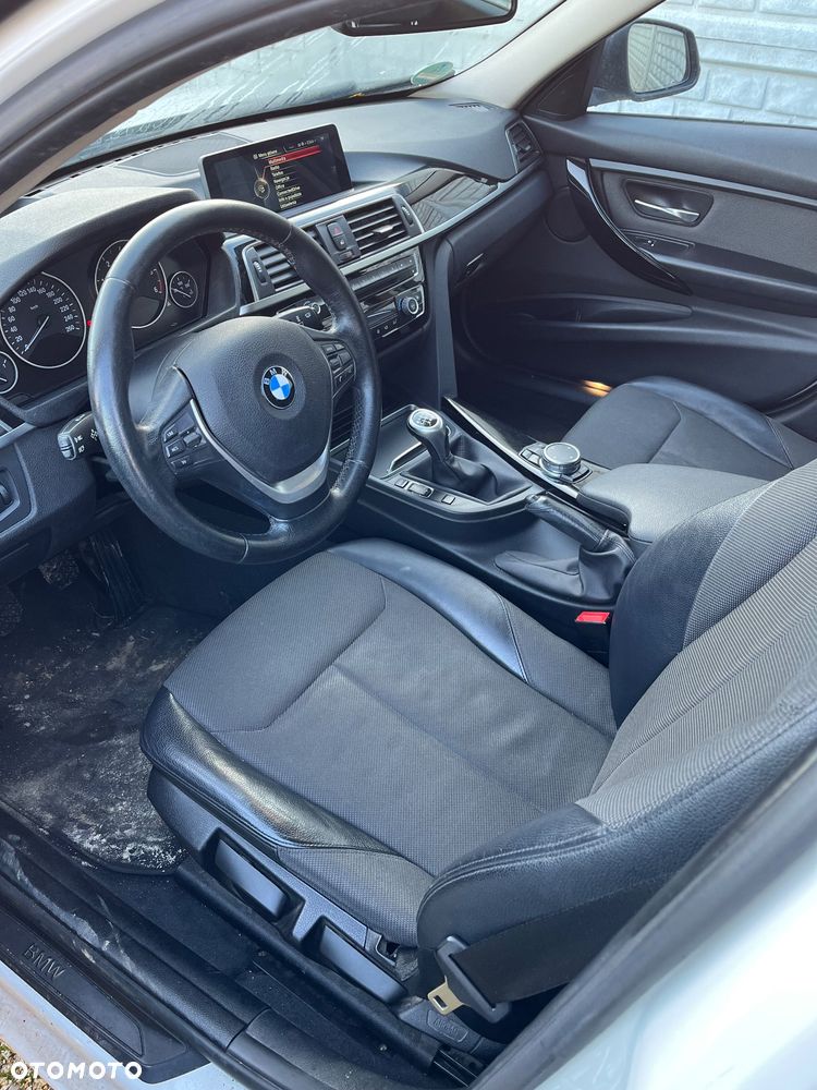 BMW Seria 3 318d xDrive - 12
