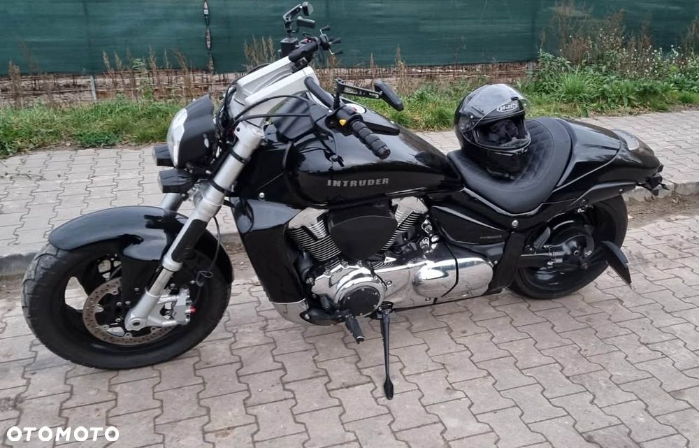 Suzuki Intruder - 1