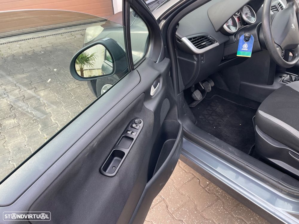 Peugeot 207 1.4 16V Trendy - 25