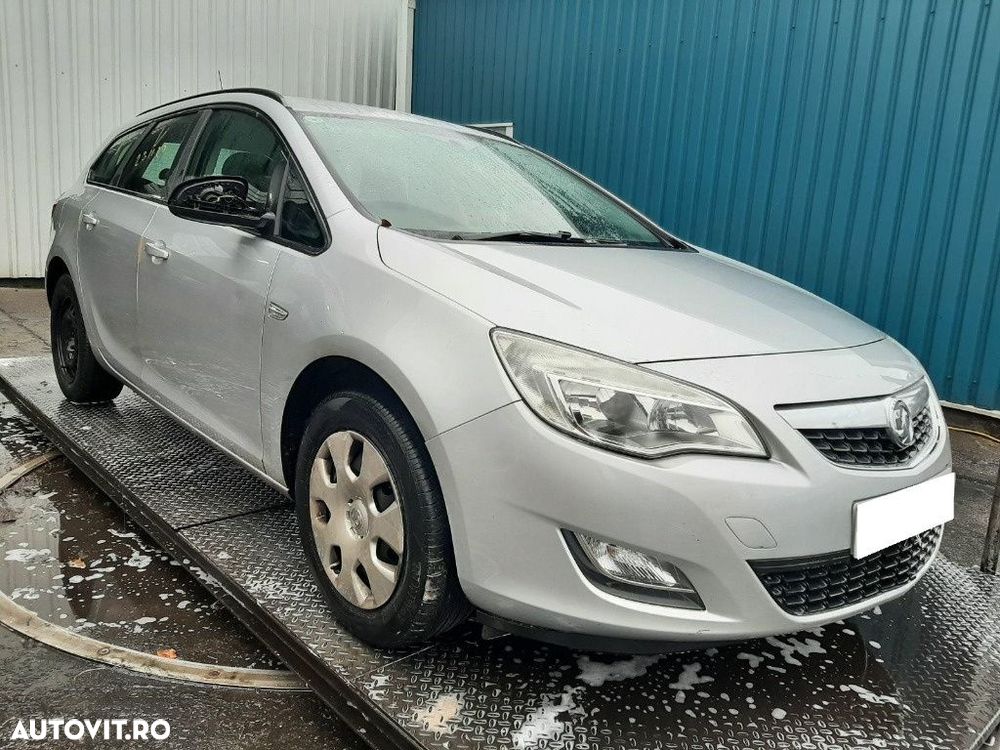Centuri siguranta spate Opel Astra J 2012 Break 1.7 CDTI - 4