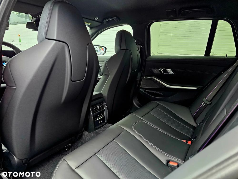 BMW M3 Competition xDrive sport - 30