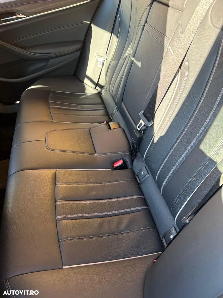 BMW Seria 5 520d xDrive AT - 17