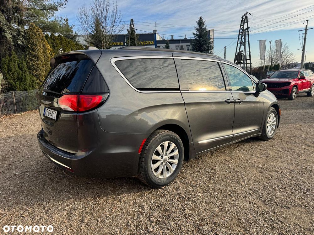 Chrysler Pacifica - 34