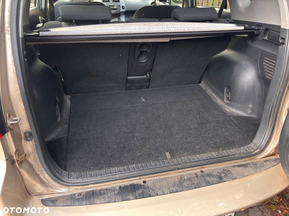 Toyota RAV4 - 25