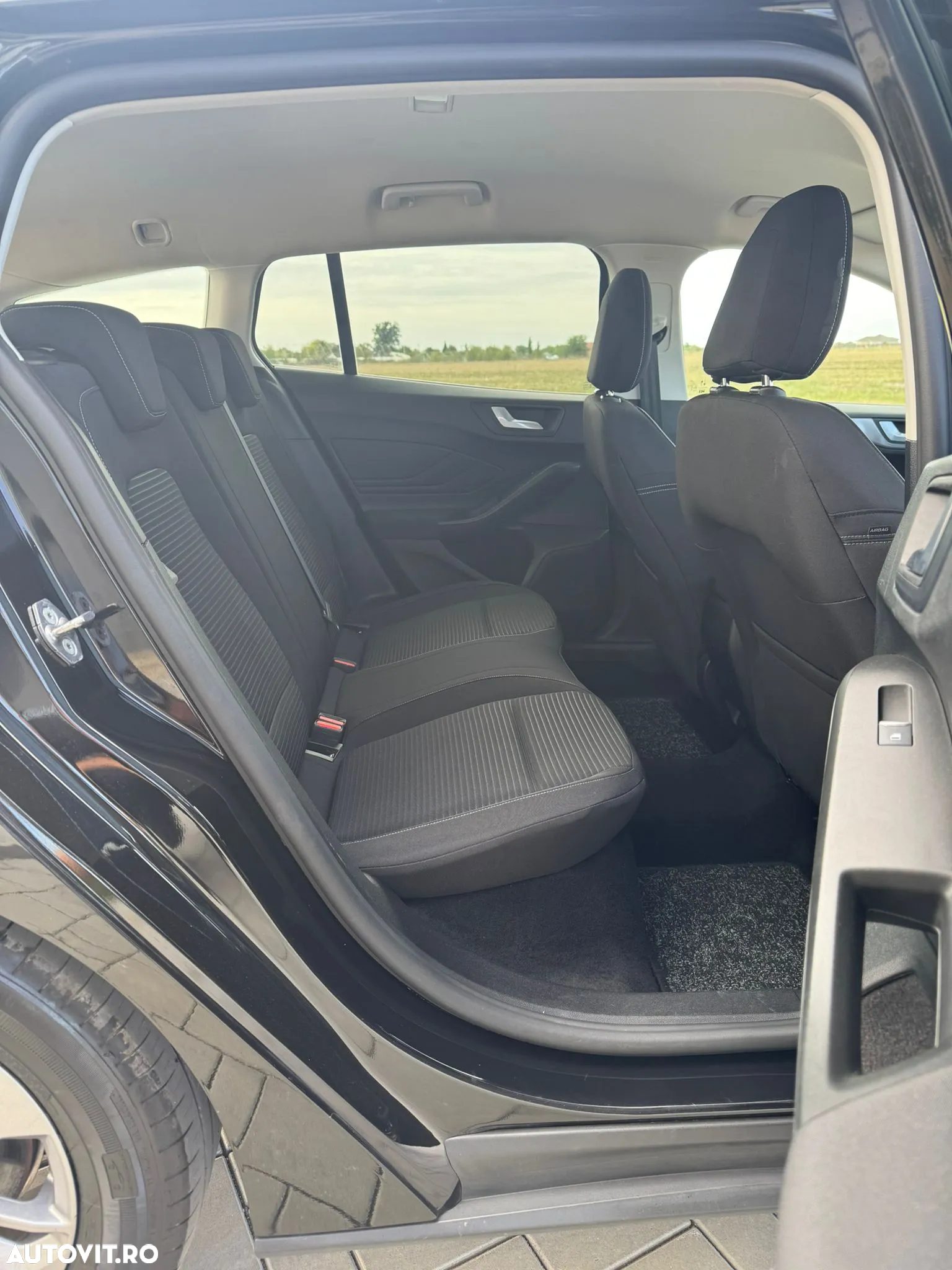 Ford Focus Turnier 1.5 EcoBlue Start-Stopp-System Aut. TITANIUM - 8