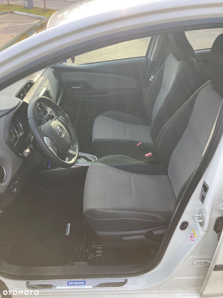 Toyota Yaris Hybrid 100 Premium - 22