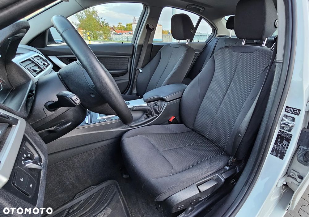 BMW Seria 3 320i - 12