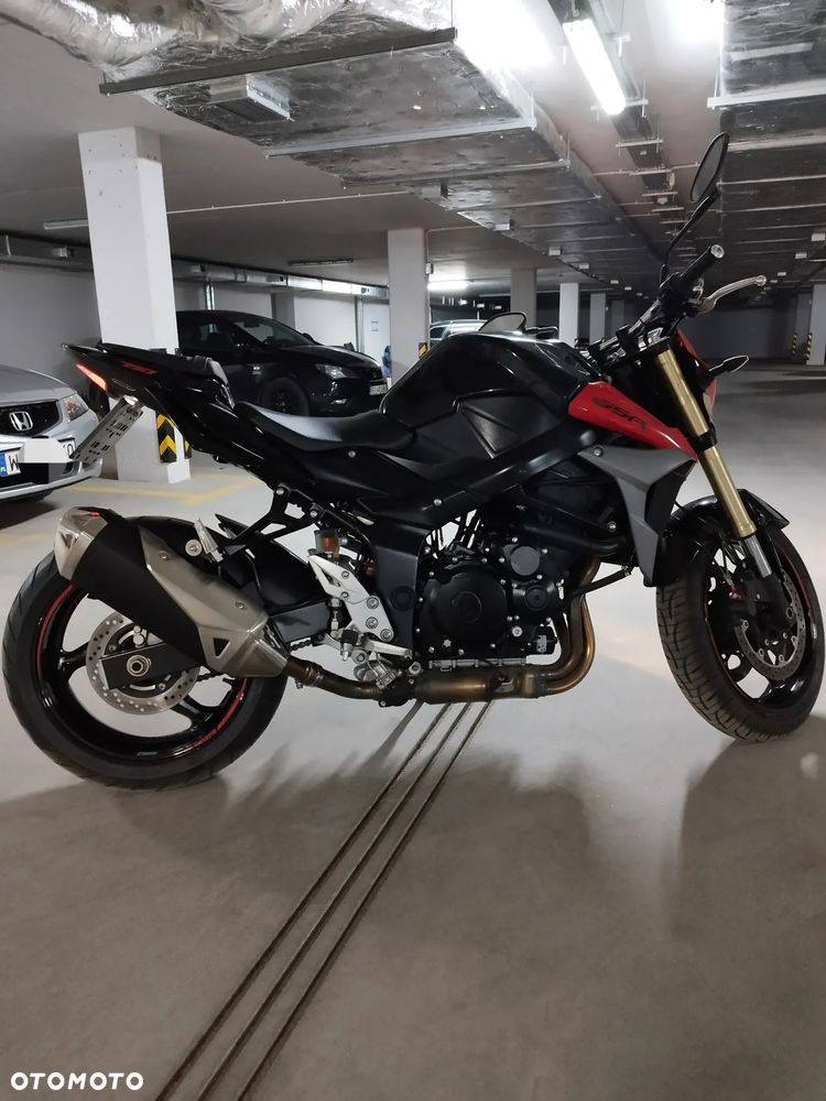 Suzuki GSR - 16