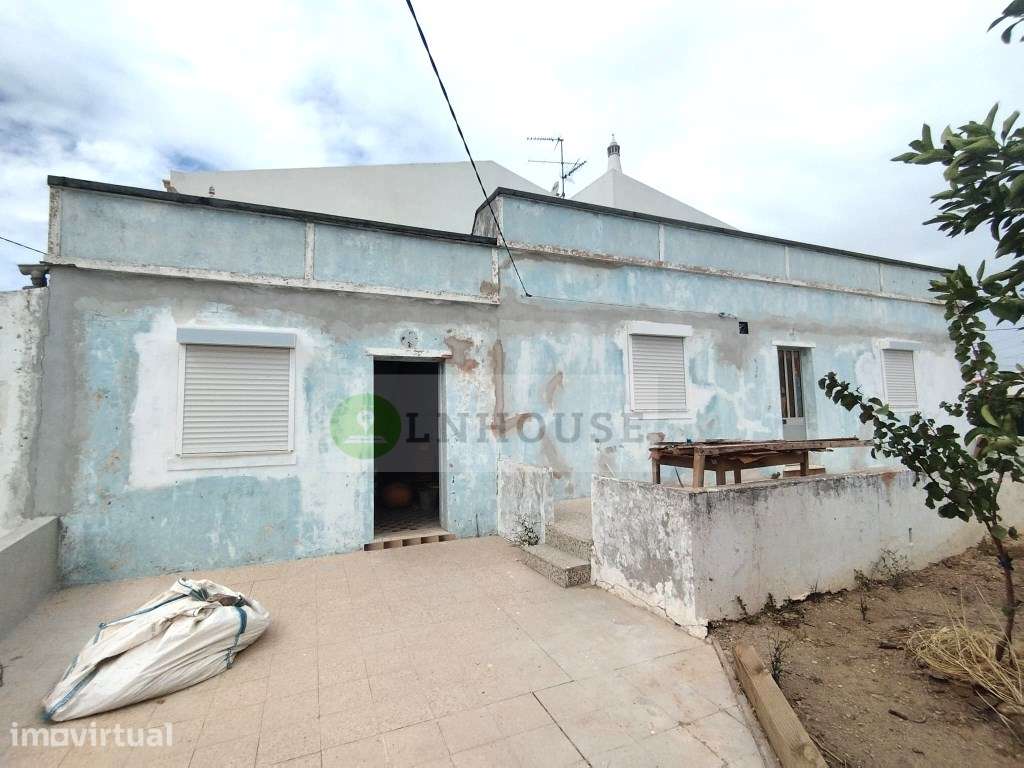 Moradia térrea T2 em remodelação com garagem, pátios e horta, Odele... - Grande imagem: 5/39