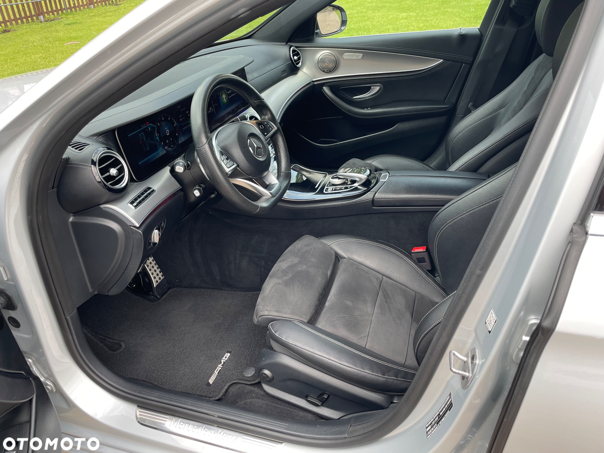 Mercedes-Benz Klasa E 220 d 4Matic T 9G-TRONIC AMG Line - 6