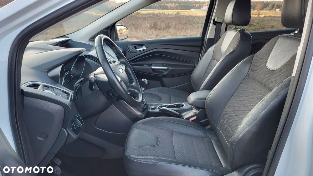 Ford Kuga 2.0 TDCi 2x4 Titanium - 18