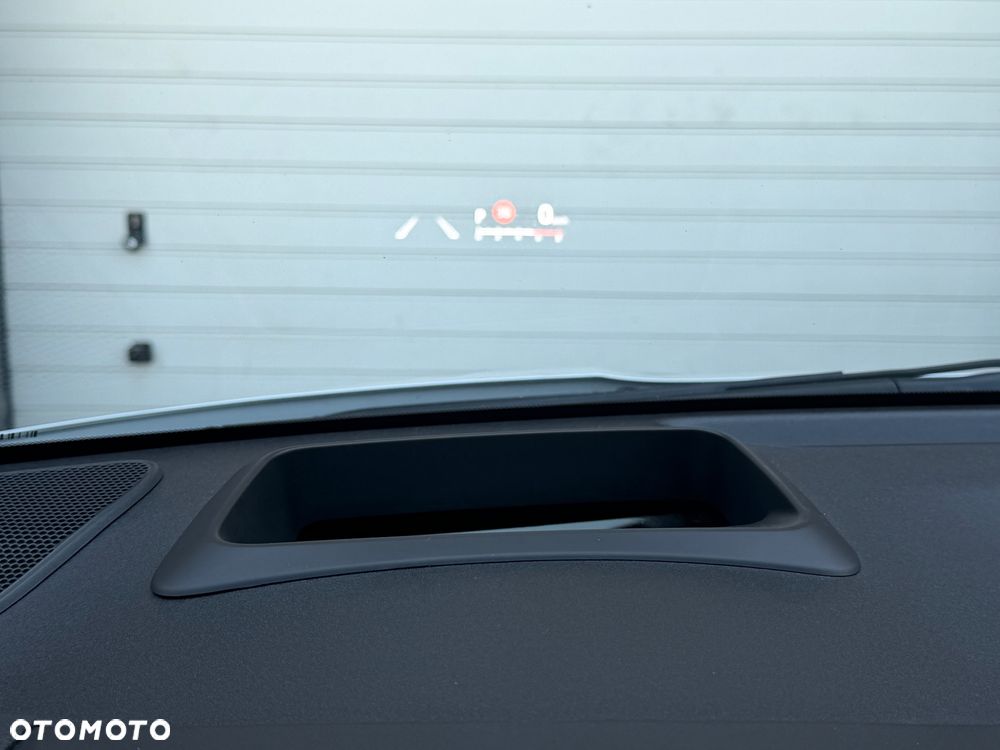 Toyota Yaris Hybrid 100 Selection Platinum - 15