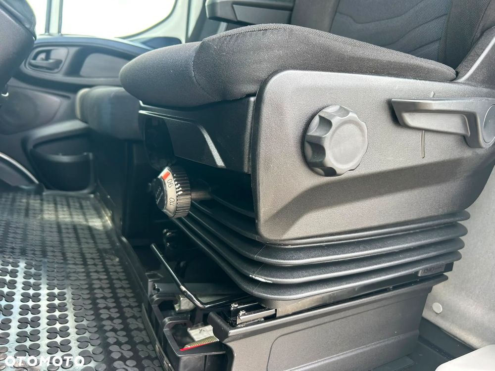 Iveco Daily 35C18 3.0 HPI Kontener 9 palet + winda 1000kg + drzwi boczne **KLIMA**Serwis**Sprowadzony**2020R** - 15