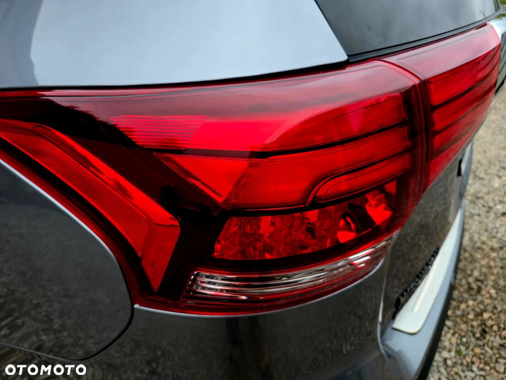 Mitsubishi Outlander 2.0 Instyle + 4WD CVT - 30