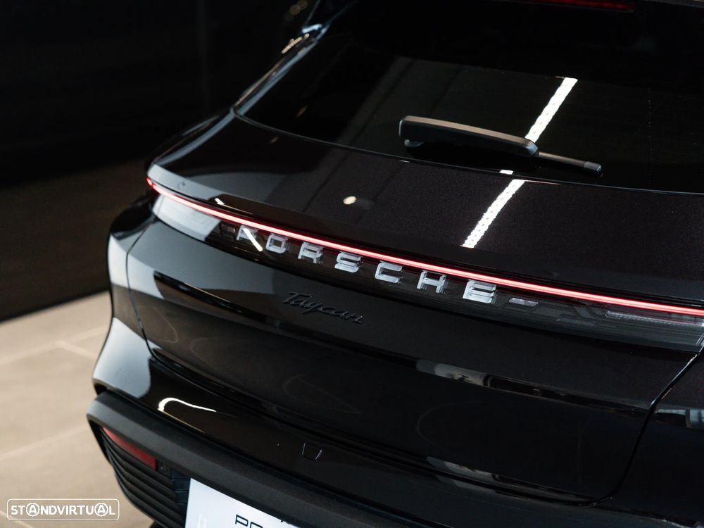 Porsche Taycan Sport Turismo - 16