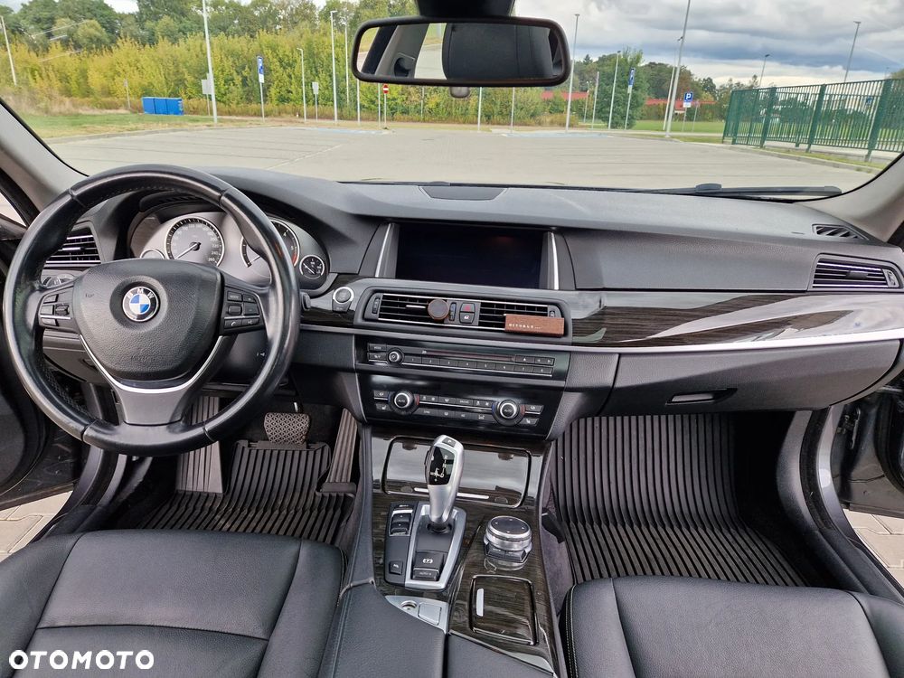 BMW Seria 5 525d Touring Luxury Line - 7