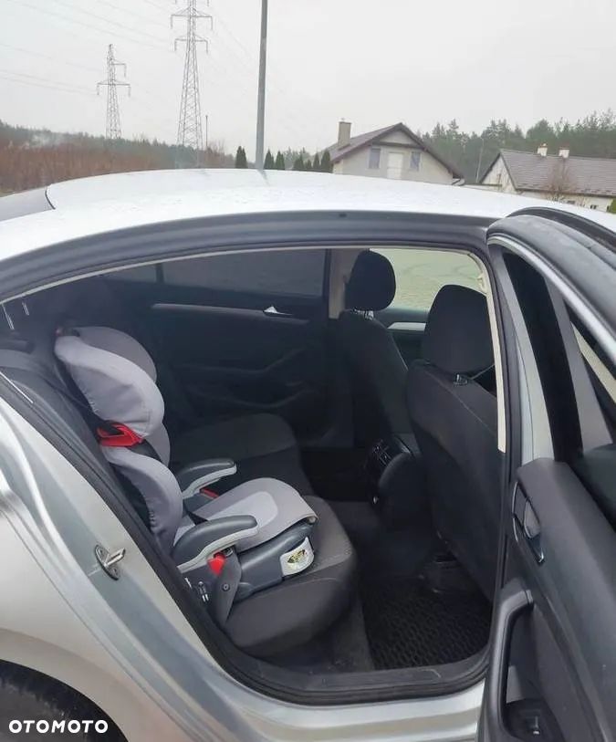 Volkswagen Passat 2.0 TDI BMT Trendline - 8