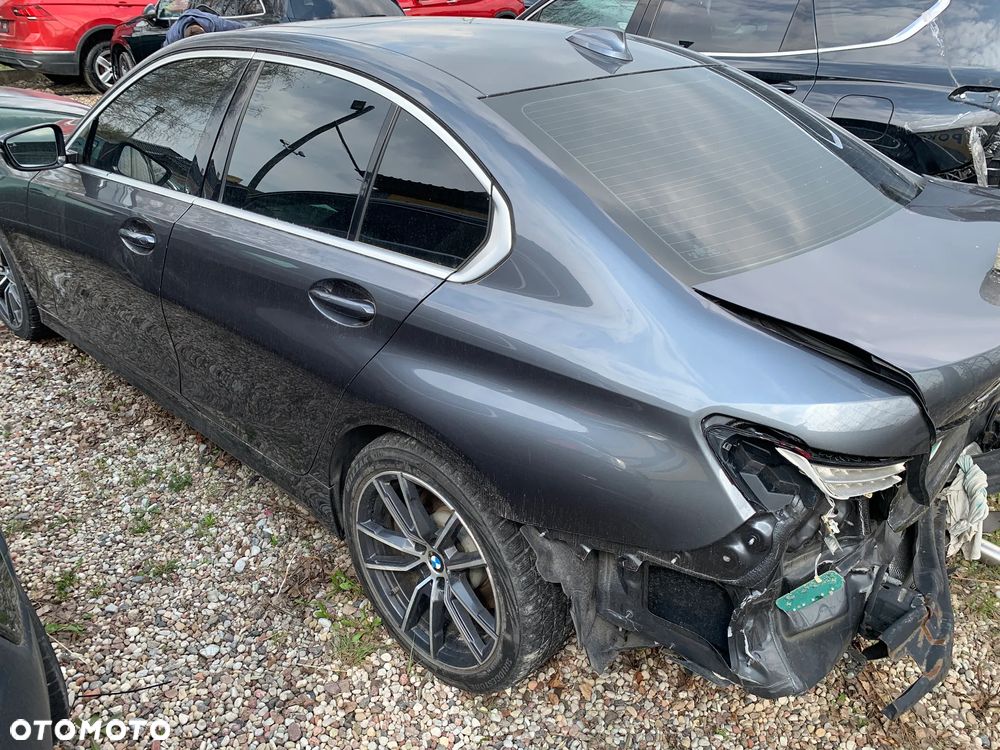 BMW Seria 3 330i xDrive - 4
