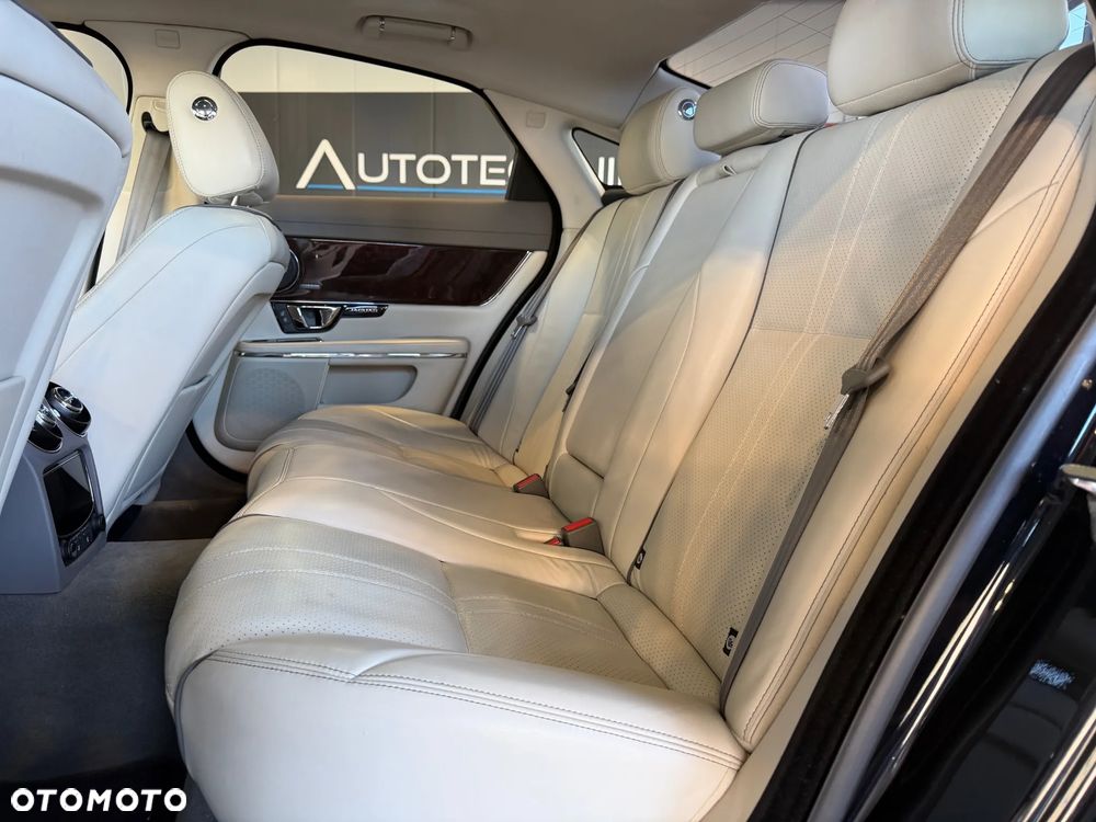 Jaguar XJ 3.0 V6 Kompressor AWD R-Sport - 17
