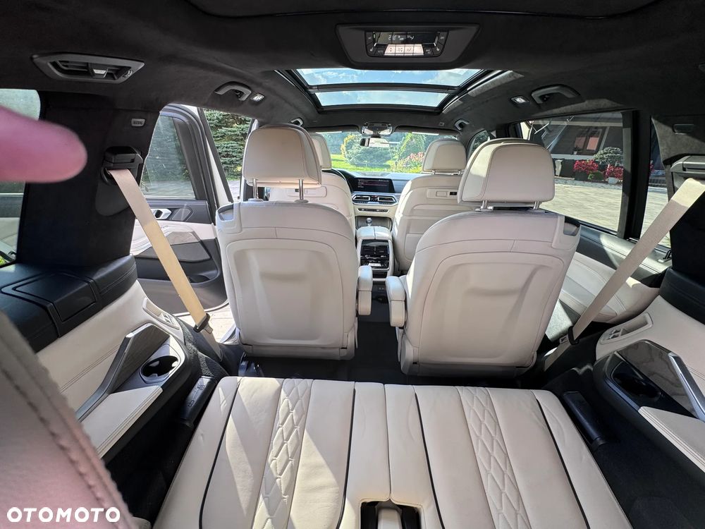 BMW X7 M50i sport - 36