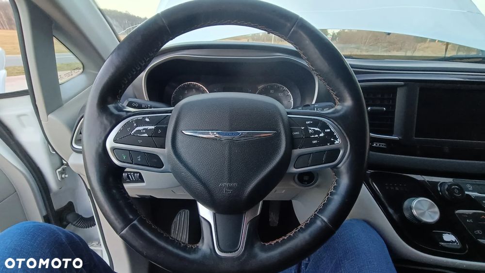 Chrysler Pacifica - 21