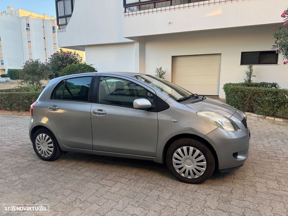 Toyota Yaris 1.0 VVT-i AC Manual - 1