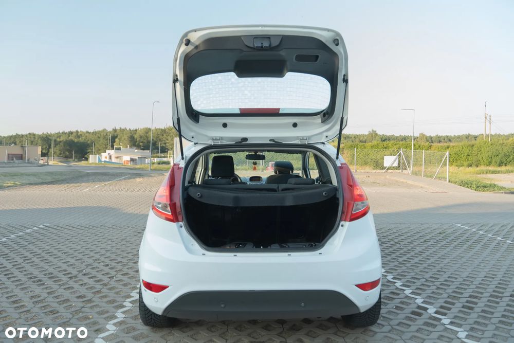Ford Fiesta 1.4 TDCi Ambiente - 11