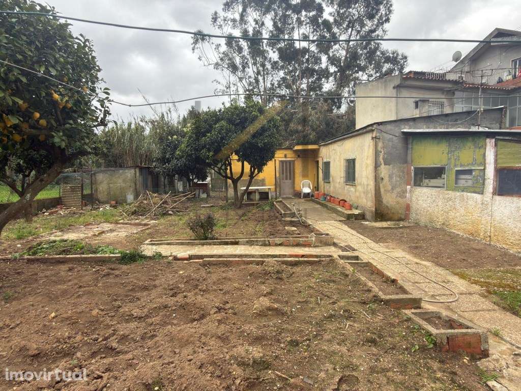 Terreno Urbano com 412m2 e pequena moradia edificada - Grande imagem: 4/25