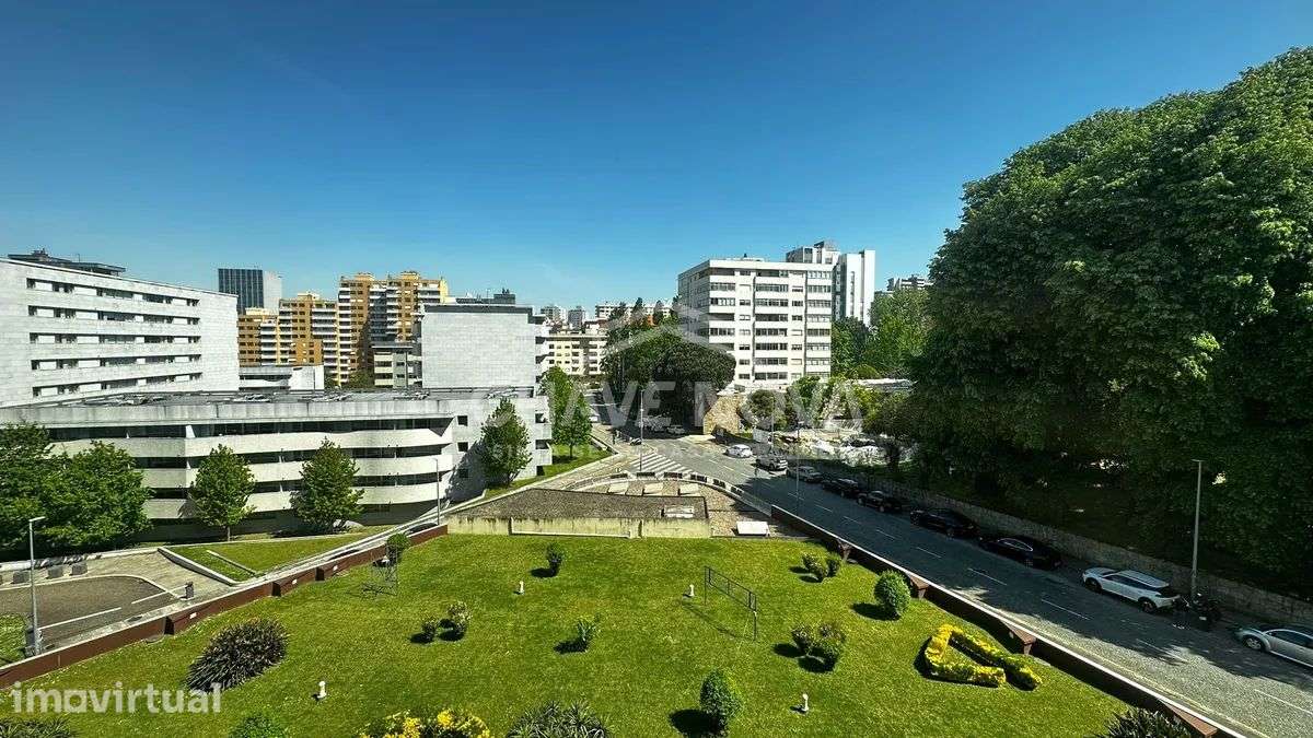 T3 Renovado num Condomínio Fechado no Campo Alegre (Porto) - Grande imagem: 2/35