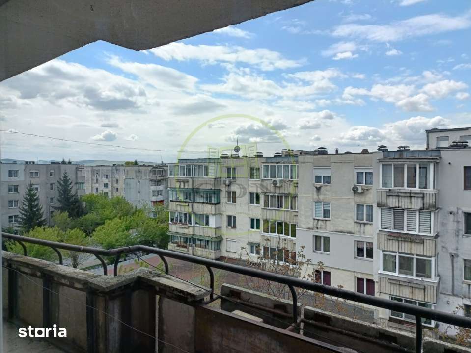 Apartament cu 4 camere de vanzare - Reghin 0 comision — fotografia 3