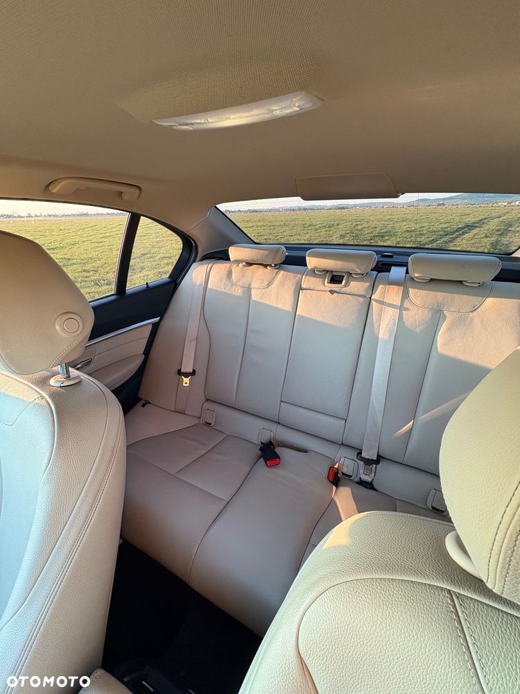 BMW Seria 3 320d xDrive Luxury Line - 15