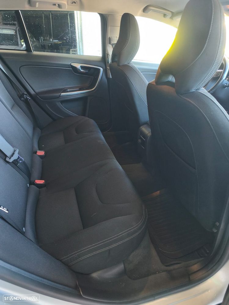 Volvo V60 2.0 D4 Momentum - 9