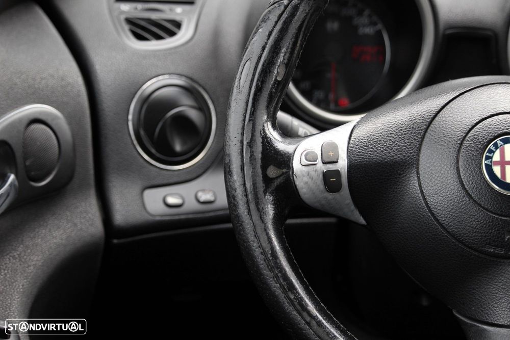 Alfa Romeo 156 Sportwagon 1.9 JTD 16V Distinctive - 17