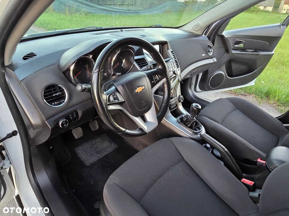 Chevrolet Cruze 1.8 LTZ+ - 11