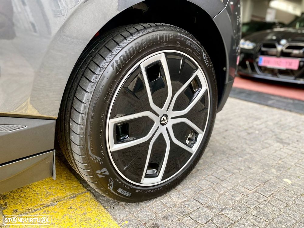 MG MG4 64 kWh Luxury - 12