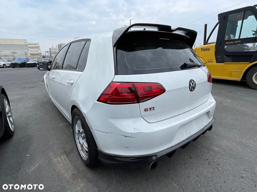 Volkswagen Golf - 18
