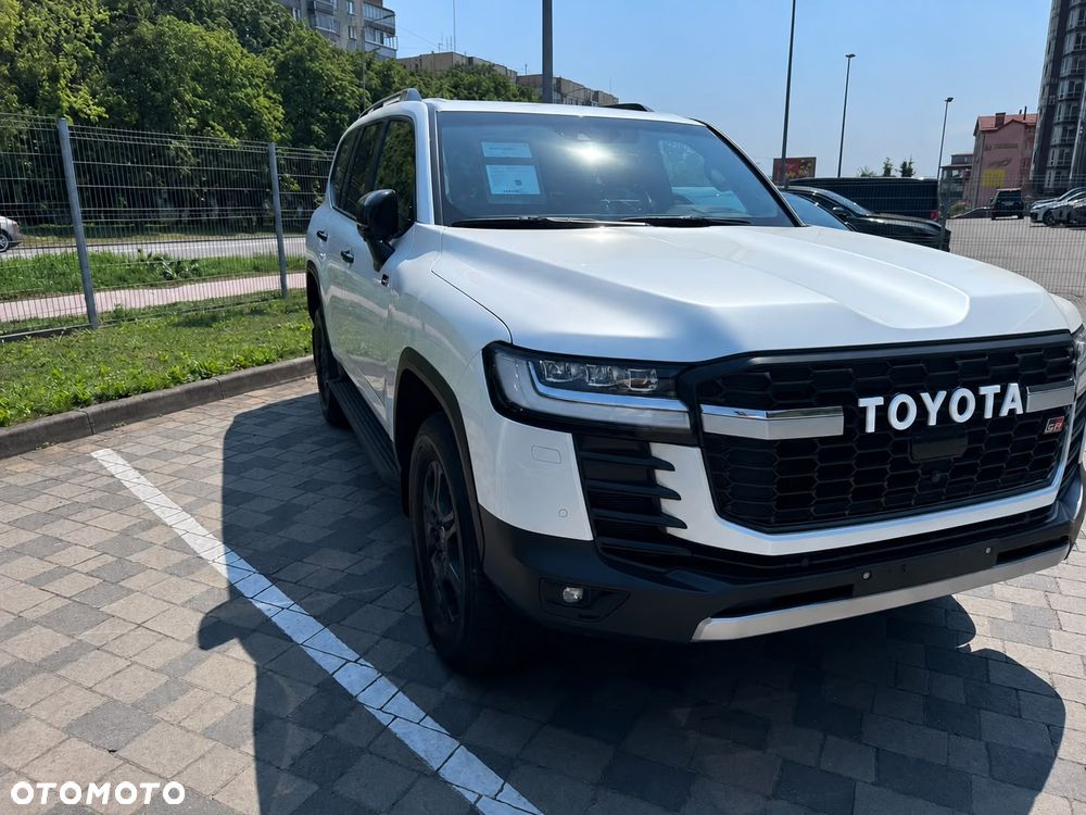 Toyota Land Cruiser - 35